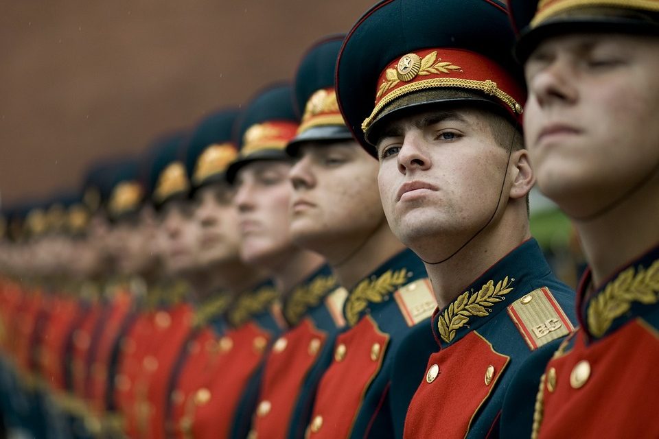 https://voyages-moldavie.com/wp-content/uploads/2019/06/honor-guard-67636_960_720-960x640.jpg