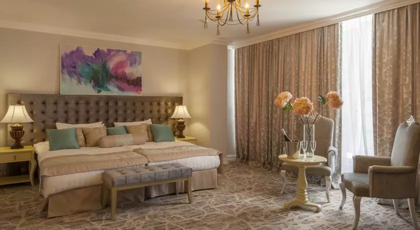 Hôtel Bristol https://voyages-moldavie.com/wp-content/uploads/2019/07/Hôtel-Bristol.webp