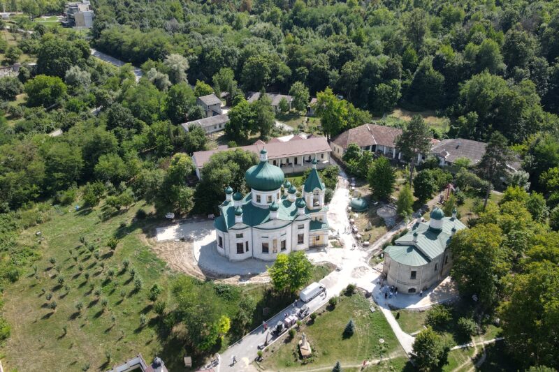 Visite du Monastère de Condrita et du Chateau Cojusna