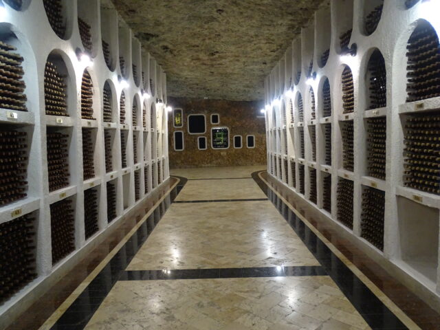 Moldavia Vino - cantine Cricova