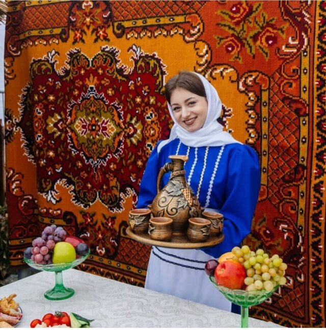 Le festival traditionnel du vin, Gagauz Şarap yortusu (Festival du vin de Gagaouzie), aura lieu à Comrat, la capitale de la Gagaouzie, le 9 novembre. Cet événement annuel rassemble vignerons, touristes et tous ceux qui apprécient la culture et les traditions viticoles de la Gagaouzie.