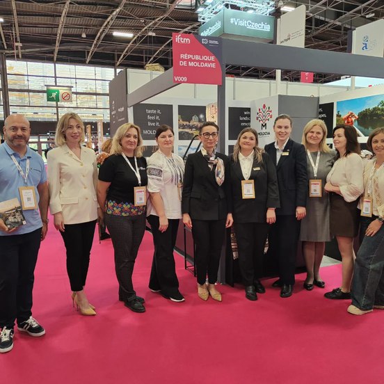 Rappresentante di Voyages Moldavie e membri ANTRIM alla fiera internazionale del turismo
