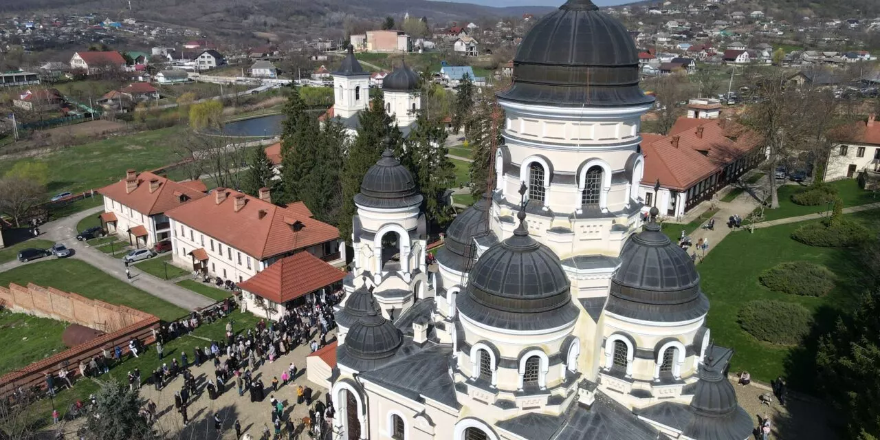 FLORII IN MOLDOVA: WHAT A WESTERN VISITOR ACTUALLY SEES